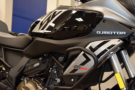 QJ Motor SRT600SX - Veskesett inkludert i prisen! 7 of 20
