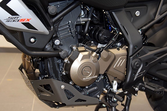 QJ Motor SRT600SX - Veskesett inkludert i prisen! 15 of 20