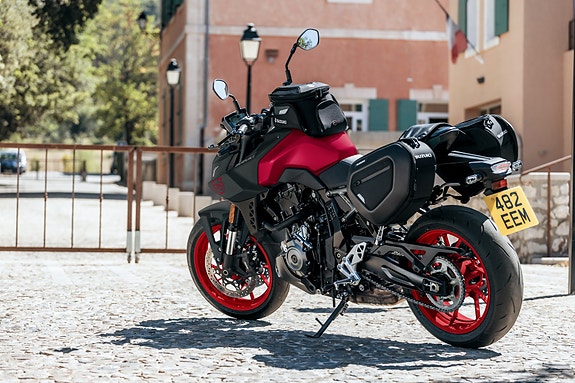 Suzuki GSX-8S 6 of 6