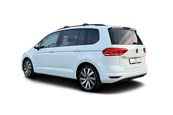 Volkswagen Touran 3 of 5