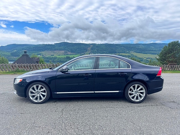 Volvo S80 4 of 5