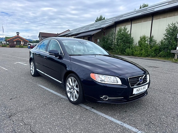 Volvo S80 2 of 5