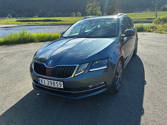 Skoda Octavia 2 of 5