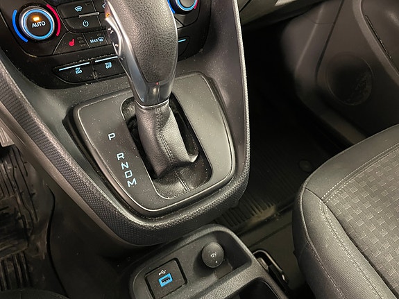 Ford Transit Connect 21 of 27