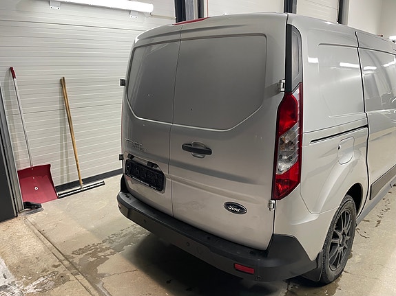 Ford Transit Connect 8 of 27