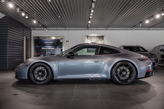 Porsche 911 Carrera 4 GTS 2 of 30