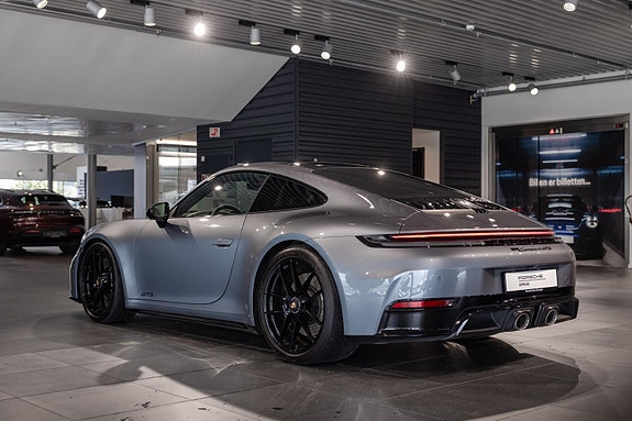 Porsche 911 Carrera 4 GTS 3 of 30