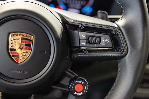 Porsche 911 Carrera 4 GTS 25 of 30
