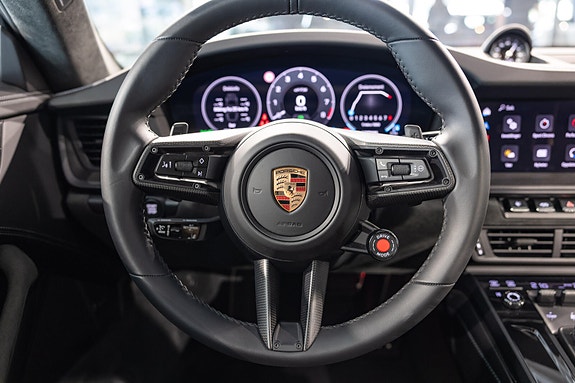 Porsche 911 Carrera 4 GTS 20 of 30