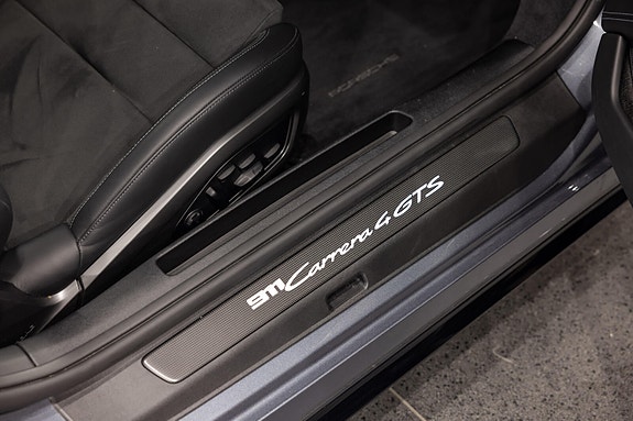 Porsche 911 Carrera 4 GTS 16 of 30