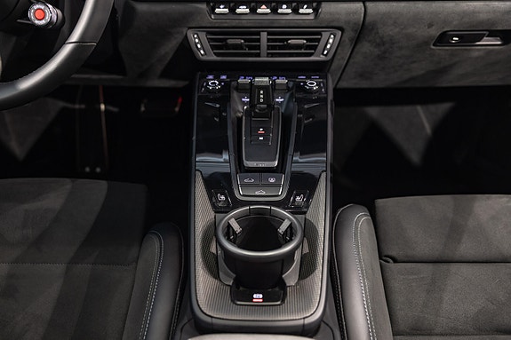 Porsche 911 Carrera 4 GTS 22 of 30
