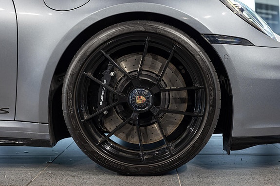 Porsche 911 Carrera 4 GTS 14 of 30