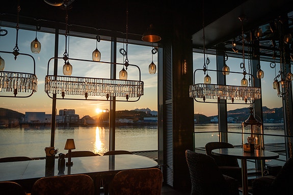 Sjøutsikt fra nordsiden av resturanten.