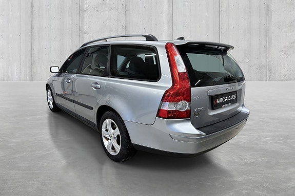 Volvo V50 3 of 30