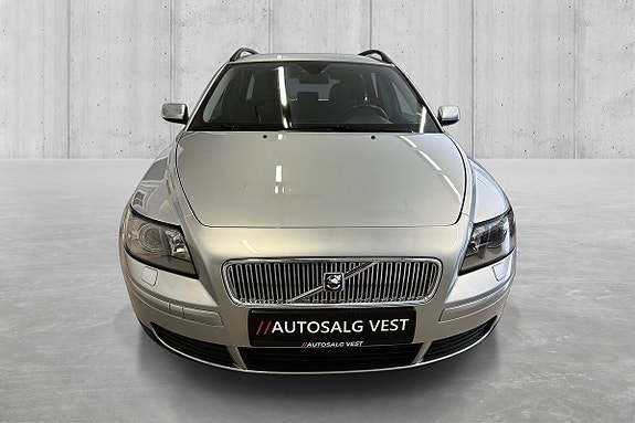 Volvo V50 2 of 30