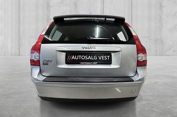 Volvo V50 4 of 30