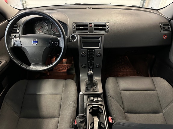 Volvo V50 10 of 30