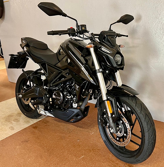 VOGE 125R 2 of 15