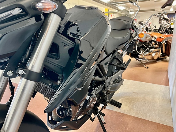 VOGE 125R 11 of 15