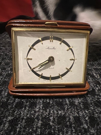 Mauthe Reiseskriveur klokke mekanisk gull og brun