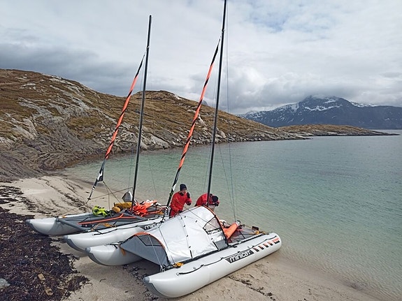 Minicatamaran Explorer 520 4 of 5