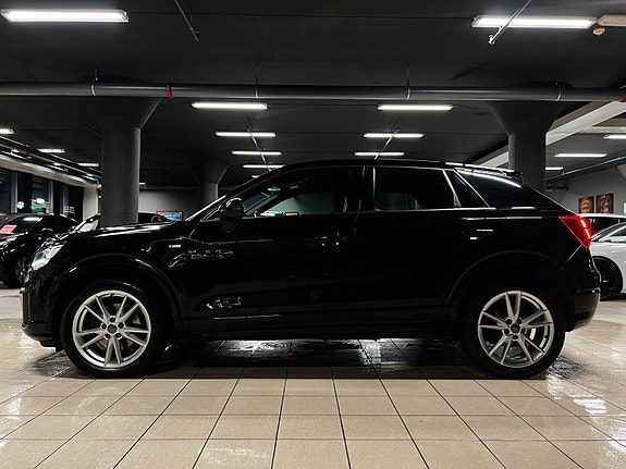 Audi Q2 2 of 5