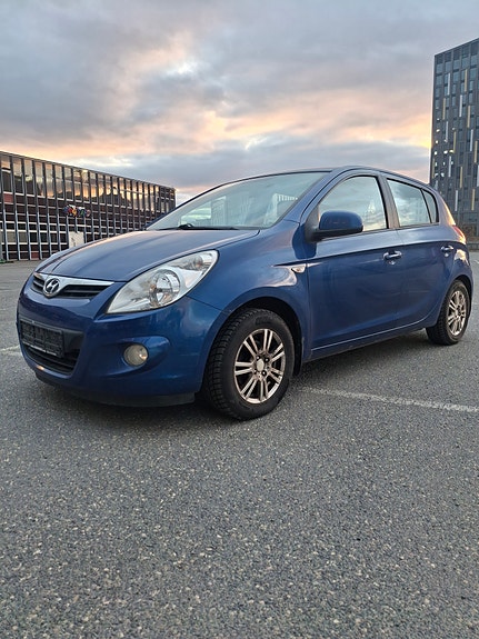 Hyundai i20 2 of 5