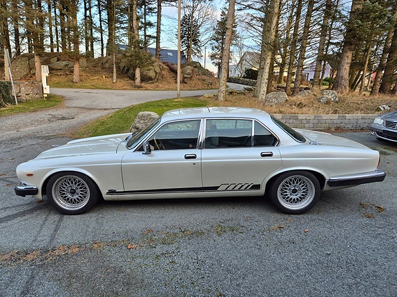 Jaguar XJ 6 of 23
