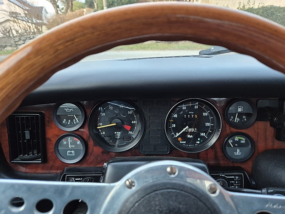 Jaguar XJ 13 of 23