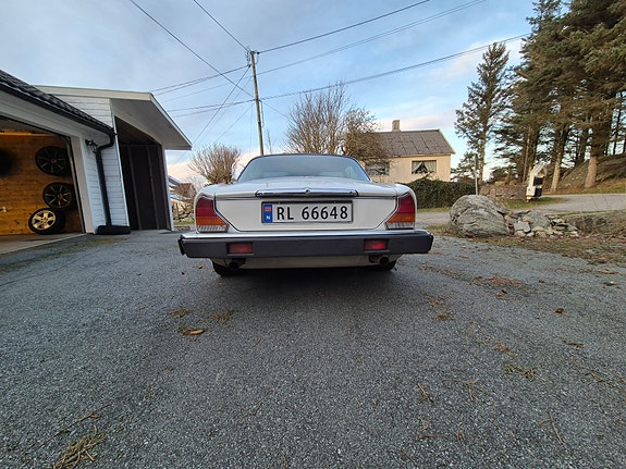 Jaguar XJ 3 of 23
