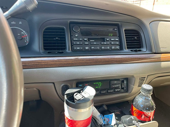 Ford Crown Victoria 2003 photo 4