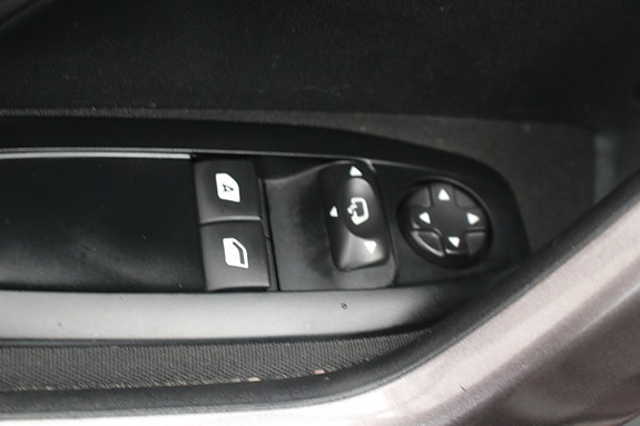 Peugeot 2008 9 of 16