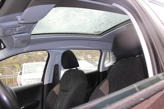 Peugeot 2008 7 of 16
