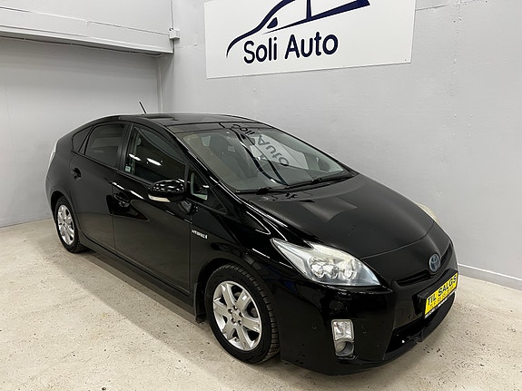 Toyota Prius 2 of 5