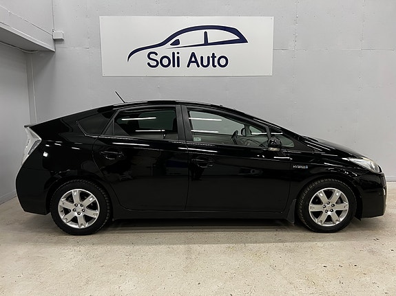 Toyota Prius 5 of 5