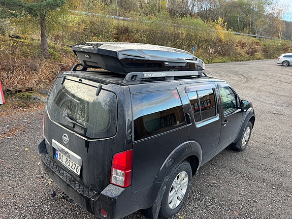 Nissan Pathfinder 3 of 5