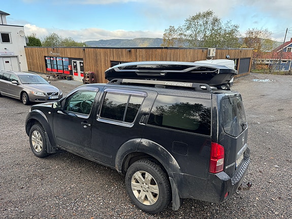Nissan Pathfinder 4 of 5