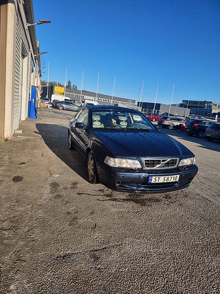 Volvo C70 2 of 5