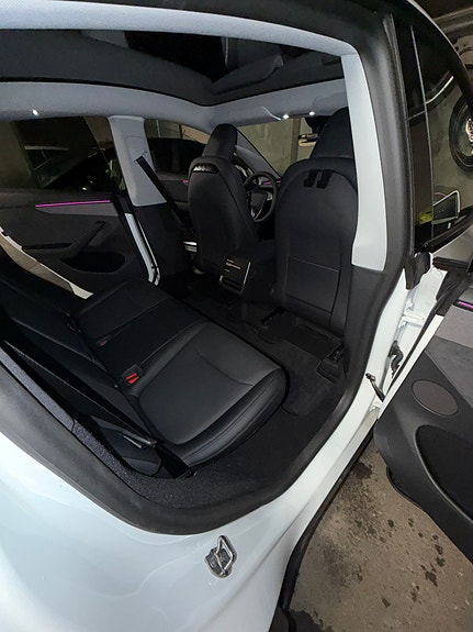 Tesla Model Y 27 of 30