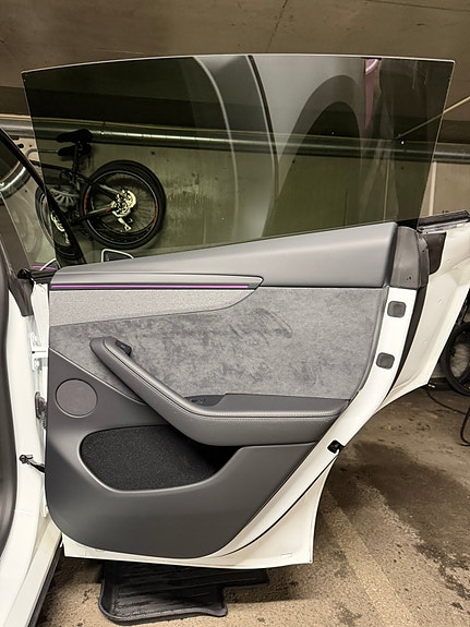 Tesla Model Y 24 of 30