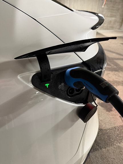 Tesla Model Y 12 of 30