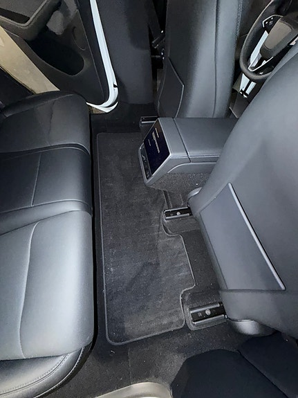 Tesla Model Y 29 of 30