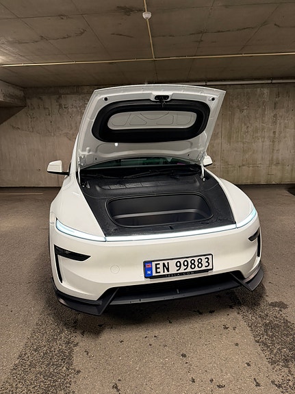 Tesla Model Y 4 of 30