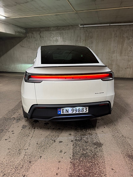 Tesla Model Y 7 of 30