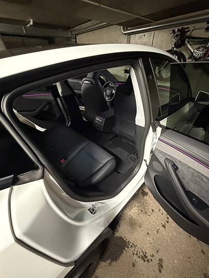 Tesla Model Y 25 of 30
