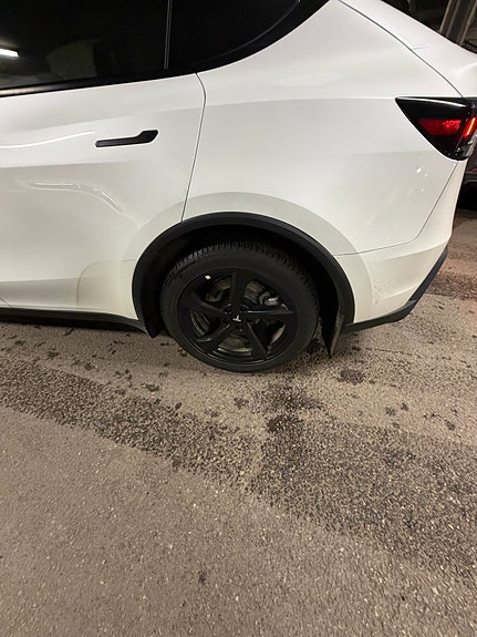 Tesla Model Y 11 of 30