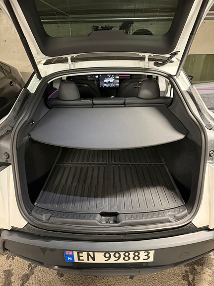 Tesla Model Y 18 of 30