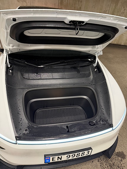 Tesla Model Y 5 of 30
