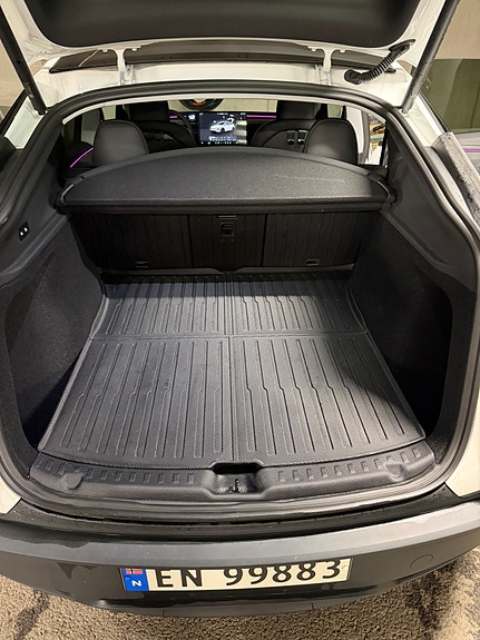 Tesla Model Y 17 of 30