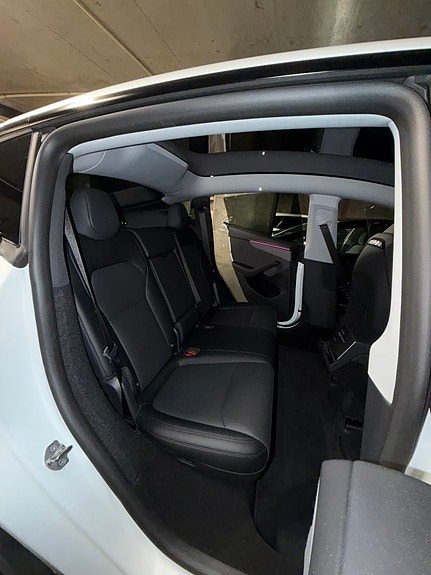 Tesla Model Y 26 of 30